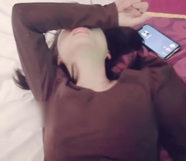 探花系列-绿帽美熟女边打电话边输出