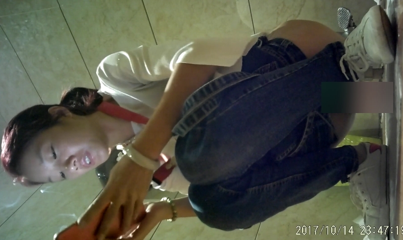 揭秘-娱乐场所内美女如厕私拍