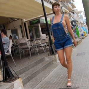 某推超人气诡异奇特风成熟女人欧美露出大神（naughty_lada）完整合集【