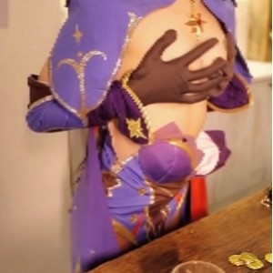 果冻传媒原神cos初演者，在小酒馆内害羞的自娱自乐