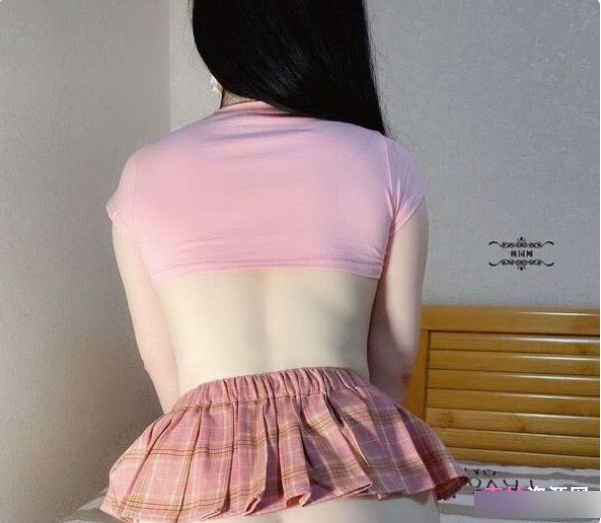 Twitter人气女神（妮妮柠檬酱）百变造型，不管御姐还是萌妹都能完美演绎【54V-5.7GB】