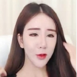 UT主播Aicee表演扑克技巧