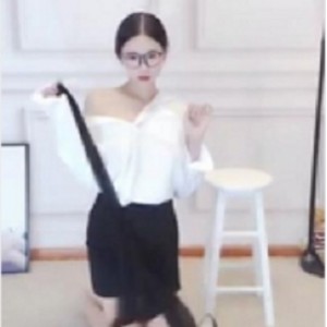 网易CC小恩雅L点跳舞6V-323M