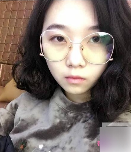 私密群内部散播的最新原创高端社保服务，美女露脸