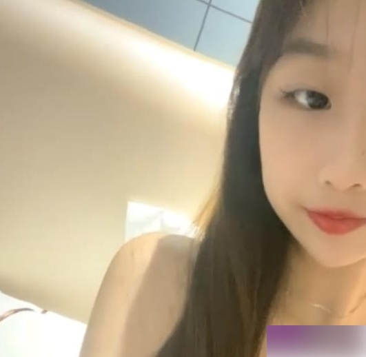 新晋网红女主播李溪妍的6月份自拍作品小合集