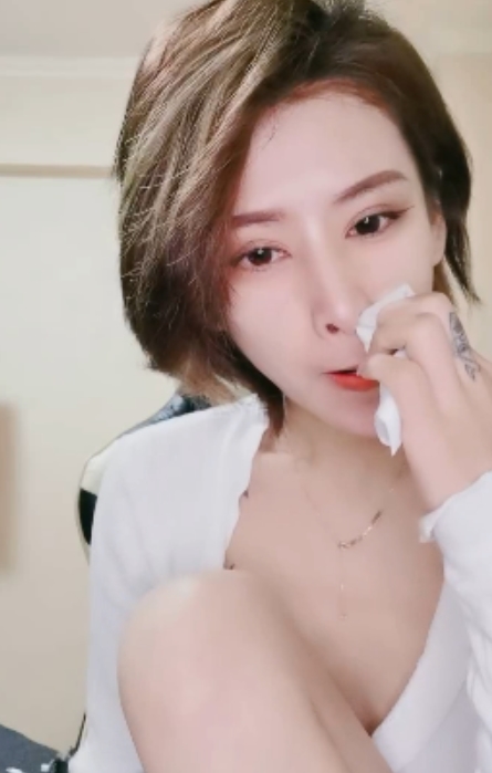 《网红蔡美仁动作美到爆，1v+2.08G高清视频，快手抖音70万粉丝专属，限时打包下载！》