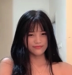 青春可爱的OO后娃娃脸女孩,笑起来甜美可人,与男友的甜蜜时光