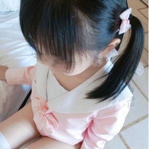 转载搬运JK fen色少女系3V写真集，共58张照片，总大小为229MB，可在百度盘下载。