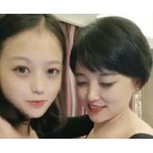 小海媚强行拉下水，01年侄女