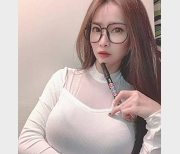 气质女主的高颜值和长腿