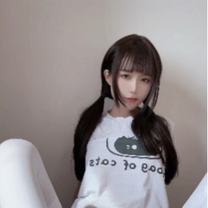 《网红布丁大法新作《猫爪印》74p4v+490mb自购资源百度盘》