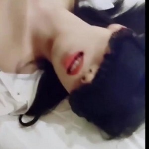 亿粉丝的网红。但是，这部视频的质量和内容却让人印象深刻，不愧是大轰趴的顶级作品。如果你对飓风般的感觉感兴趣，不妨来一场与R妻的绿色帽子和棒棒糖之旅吧！15V2.