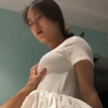 素人自拍高端反差婊佳作88V45G，稚嫩身材放飞自我