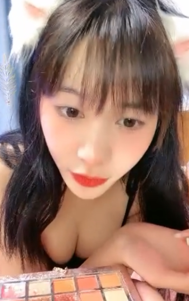 互动百度盘校花合集7V1.33G，软绵绵首次长腿蜜桃臀！