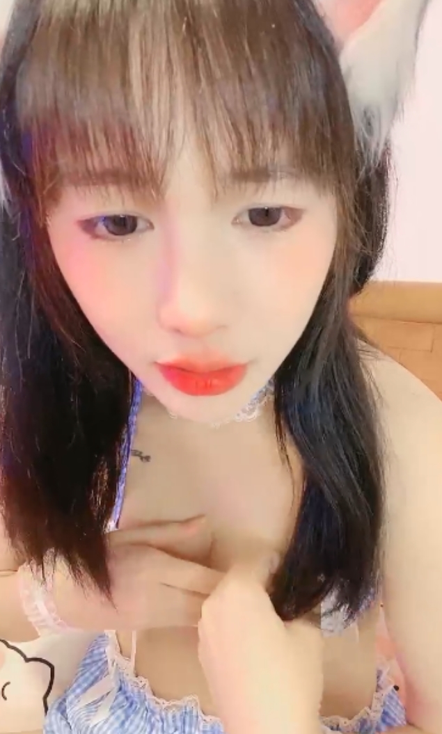 互动百度盘校花合集7V1.33G，软绵绵首次长腿蜜桃臀！