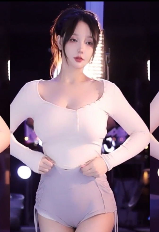 AI脱衣+虎牙斗鱼+热舞对比+古阿扎米娜专享+6V+1.03G，高清摇摆美女合集