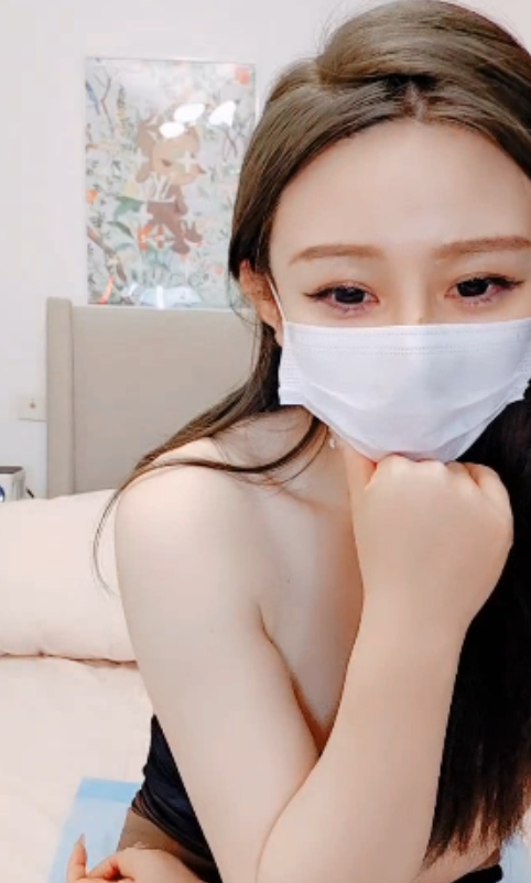 转载搬运黑丝诱惑彤彤宝贝最新合集1V1.3G，镜头前玩弄大黑牛，下载解压注意事项