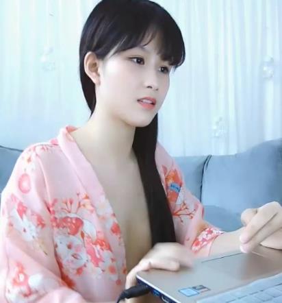 可爱萌妹sifangtv星秀主播bes7f最新合集21V15.6G，直播衣服少