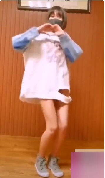 抖音网红合集64部精彩视频，短小经典，搞笑意外，大小不详，包含多位漂亮网红，快来下载体验！