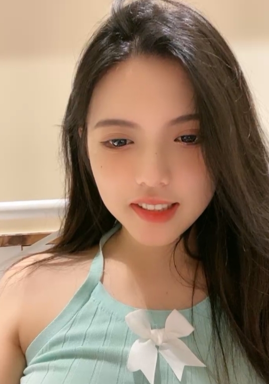 微信小辰吾妮学生妹直播聊天节目合集60部6.9G，尺度较小，按需下载