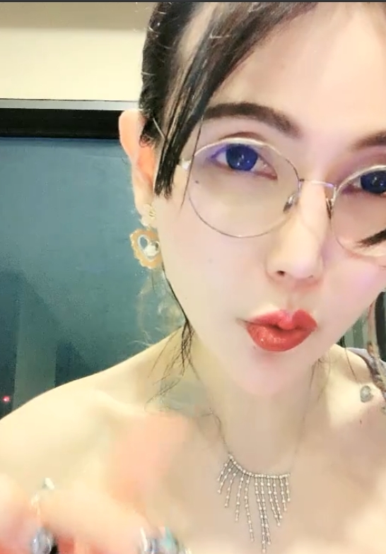 丰满水悦OnlyFans劲爆直播合集15部30.9G
