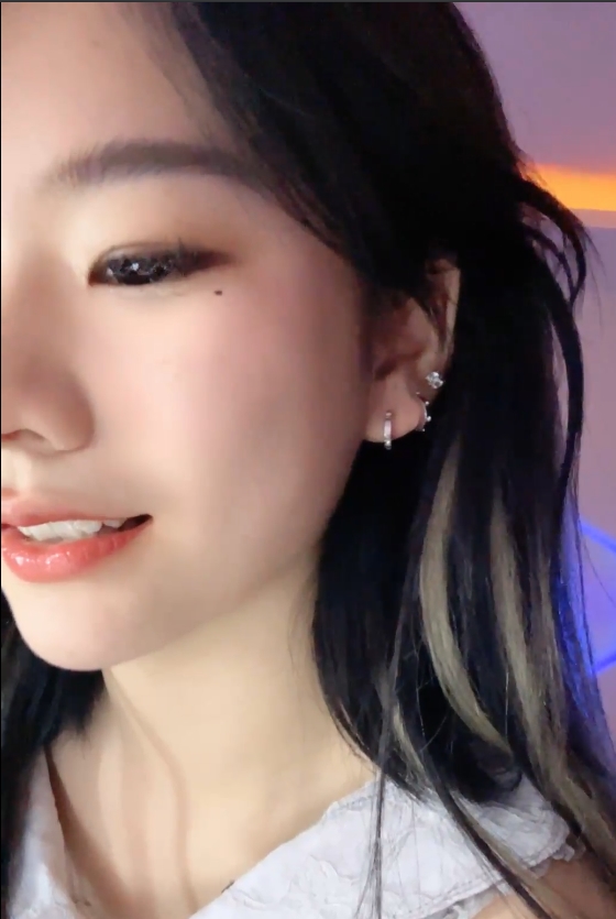 琪琪52V热舞福利定制5.1G半糖超诱人