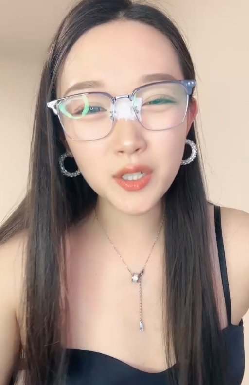 妹子叭嗦眼镜御姐个人秀57部48.6G黑丝珍藏