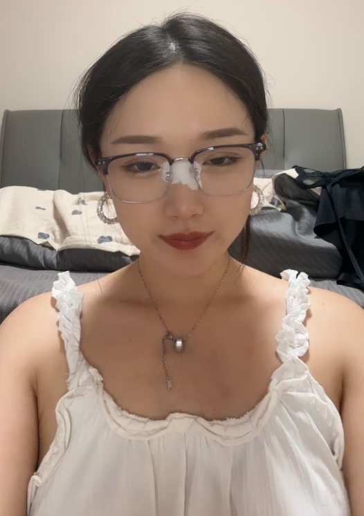 妹子叭嗦眼镜御姐个人秀57部48.6G黑丝珍藏