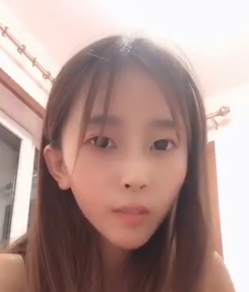 快手奥利圆妹劈叉热舞91部22G粉嫩诱惑