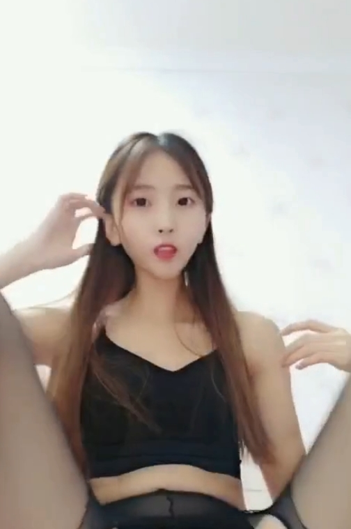 快手奥利圆妹劈叉热舞91部22G粉嫩诱惑