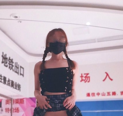 推特hungerlan抖M三洞私拍合集42部299M