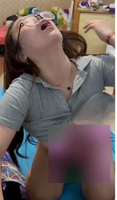 私密圈彭恋雅乖乖女私拍4.42G珍藏合集