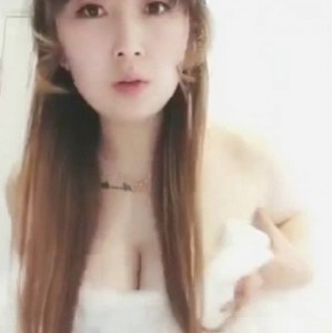 快手白白兔土豪定制视频50部776M神似欧阳娜娜