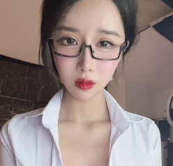 小恩雅网易CC私拍合集12部7.56G土豪定制