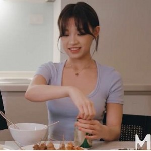 艾鲤浴室视角4V4G苗条女Y神秘走廊合集