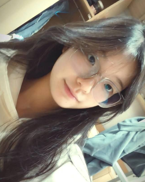 莹莹云盘泄密互动自拍11部235.2MB火辣