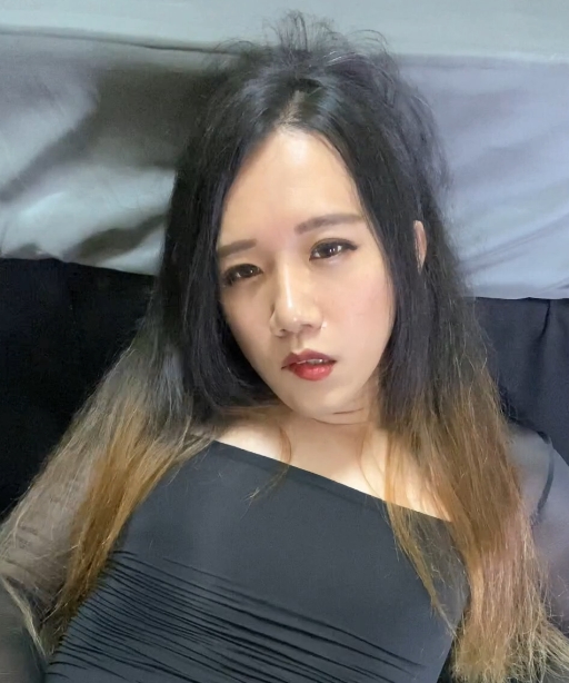 丰满CharlotteNiya推特视频129部18.4G合集