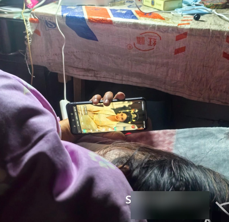 **推特实在小李子亲子温馨互动全集601MB极致沉浸**