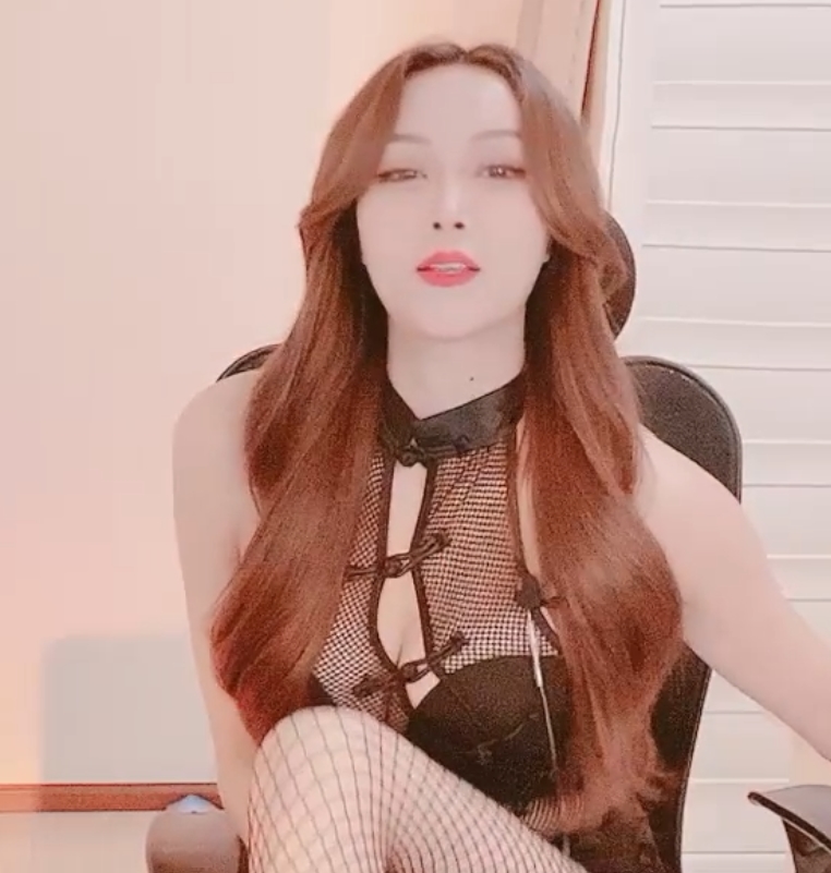 霸气推特ANNVV女王指教合集108部155.2G纵享丝滑