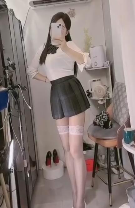 丝足诱惑江西小辣椒抖音2部148M极致撩人