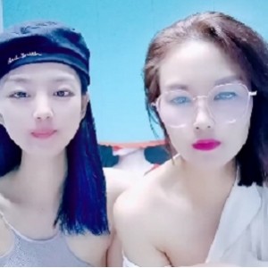 快手母女露脸撩逗合集80部45G火辣身材