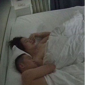 民宿酒店拍摄平头哥暴给清秀少妇嘴艺69扛腿全配合1.93GB